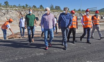 Marković obišao Autoput: Očekujem da iduće godine dionica bude puštena u saobraćaj