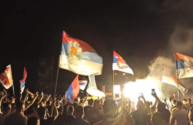 Saobraćaj odblokiran, ogromne kolone vozila, protestna šetnja u PG