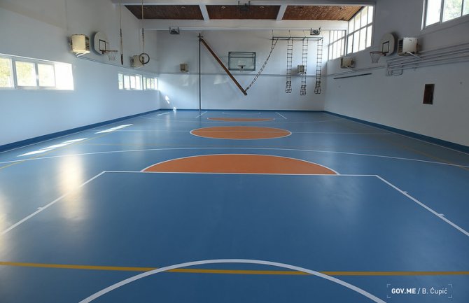 Janović u Baru otvorio omladinski servis, završena sala u Virpazaru