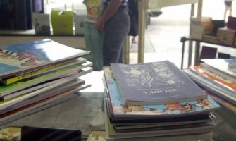 Na Cetinju počela distribucija besplatnih udžbenika