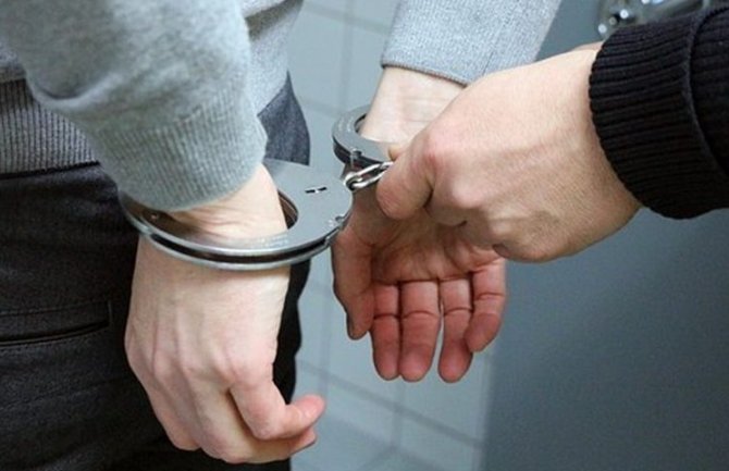 UP: Lješković uhapšen u Nikšiću, pronađen kokain i djelovi oružja