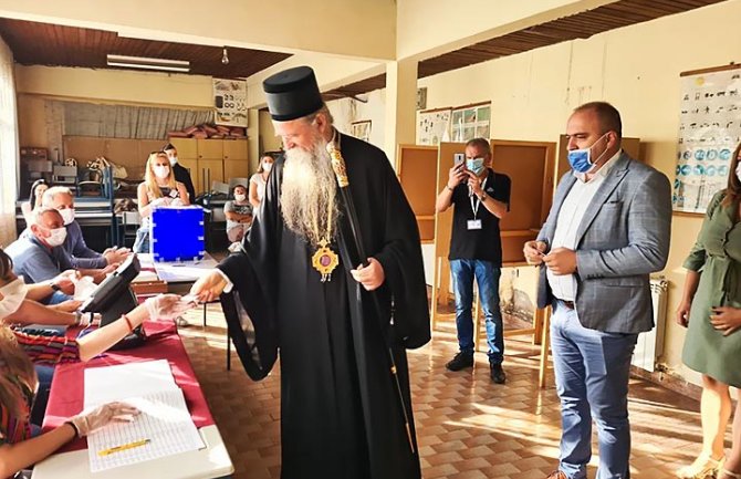 Glasao i episkop Joanikije: Nadam se da će biti bolje već od sjutra, za sve građane CG