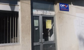 U Pljevljima kamenovane prostorije DPS-a i Socijaldemokrata