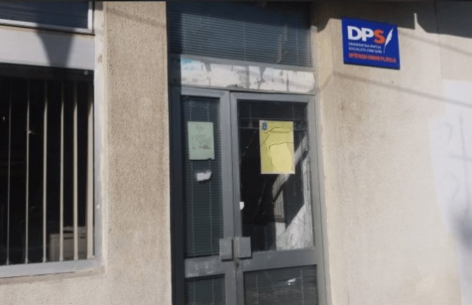 U Pljevljima kamenovane prostorije DPS-a i Socijaldemokrata