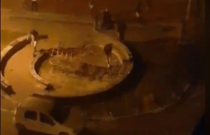 Više incidenata u Pljevljima posle završetka parlamentarnih izbora, kamenovano i policijsko vozilo