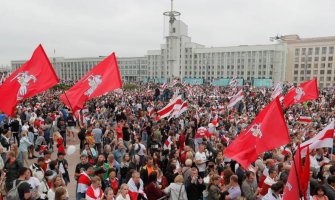 Hiljade ljudi na ulicama Bjelorusije: Zahtijevali oslobođenje liderke opozicije Marije Kolesnikove