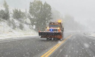 SAD:  Temperatura sa 32 stepena pala na -1 za manje od 24h, napadalo  15cm snijega, oluja s puteva oduvala nekoliko kamiona