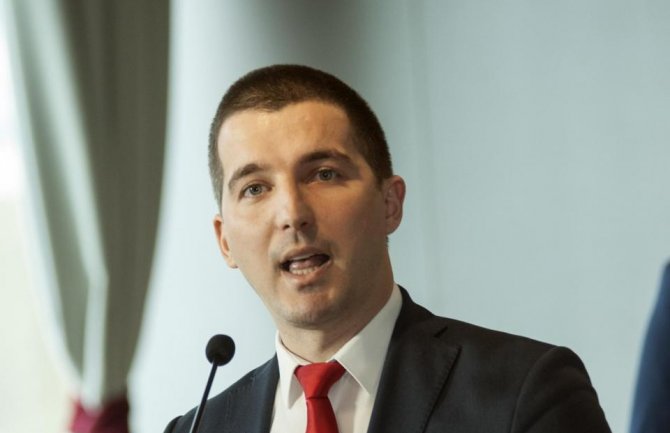 Bečić: Nikad ne bih osveštao prostorije Opštine, vjerujem u građansku i pomirenu Crnu Goru