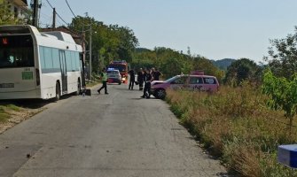 Srbija: Autobus prignječio taksistu