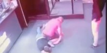 Novi Sad: Crnogorac brutalno pretukao i polomio ruke momku bez svijesti?(VIDEO)