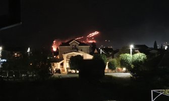 Veliki požar na području Smokovca, ugrožene kuće (VIDEO)