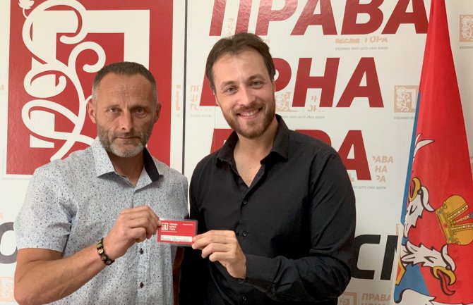 Miloje Šćepanović policajac koji je vratio uniformu pristupio Pravoj CG