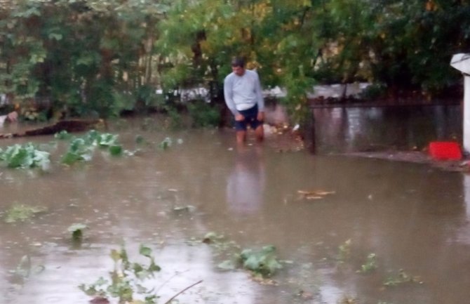 Padavine napravile probleme Nikšićanima, vatrogasci imali 25 intervencija