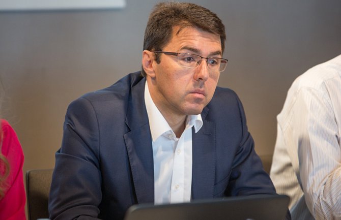 Radulović: Neprimjereno da bilo ko na javnom prostoru vrši obrede