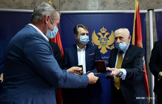 Nuhodžić: Ponosan sam na saradnju sa Udruženjem penzionisanih službenika 