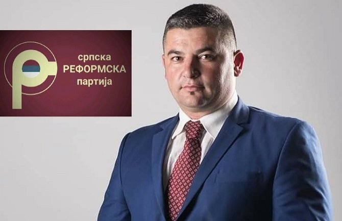 Zastava na Obrovu oštećena usled nevremena?