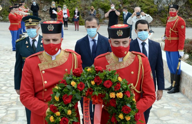 'Vojska će tek imati šta da pokaže kada je u pitanju odnos sa građanima Crne Gore'