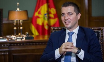 Bečić Amfilohiju poželio brzo ozdravljenje