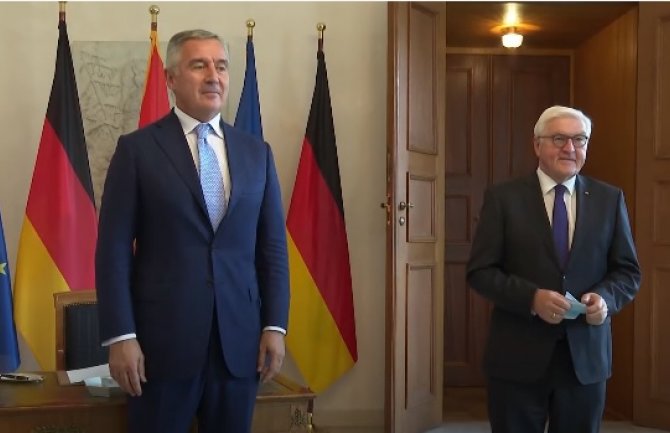 Štajnmajer Đukanoviću: U izbornoj noći zadužili ste svoju zemlju načinom na koji ste predali vlast nakon 30 godina, to nije lako