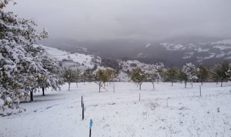 Poranila zima: Zabijelio snijeg  na sjeveru, temperatura ispod nule
