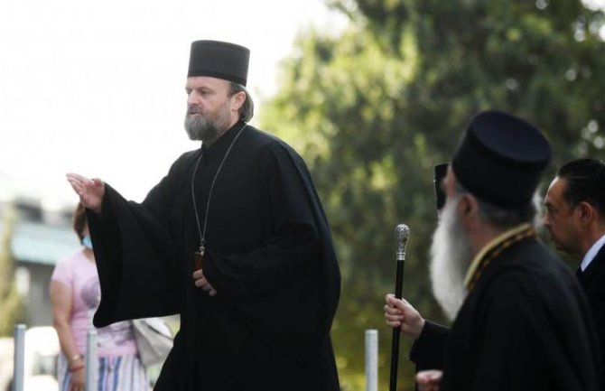 Saslušan vladika Stefan: Djevojci slao poruke kao i drugim duhovnim čedima