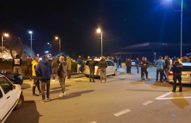 Cetinjski ugostitelji blokirali kružni tok ka PG i BD