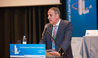 Popović: Suočavanje sa krizom i ekspertsku Vladu niko ne pominje, URA postala satelit SPC