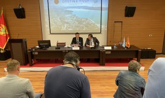 Komnenović: Neko će morati da odgovara za stanje u opštinskoj kasi; Petković: Učinjeno sve da nova vlast zatekne što gore stanje