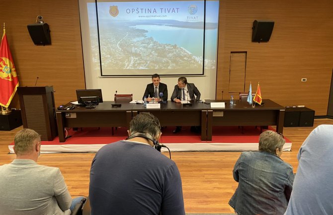 Komnenović: Neko će morati da odgovara za stanje u opštinskoj kasi; Petković: Učinjeno sve da nova vlast zatekne što gore stanje