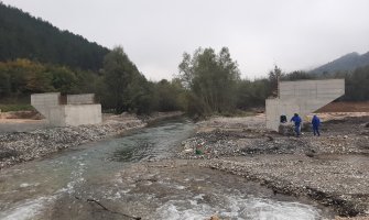 Napreduju radovi u Bistrici,  izgrađene betonske stope mosta, grade se vodopropusti, potporni zidovi...