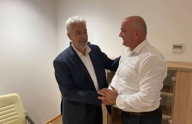 Joković: Sa SNPom mandatar da pregovara o resorima; Medojević: Ne pada mi na pamet da za šaku vlasti pogazim svoje principe 