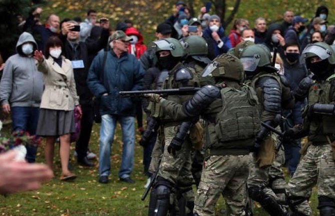 Minsk: Policija šok bombama i hapšenjem rastjerala protest protiv Lukašenka