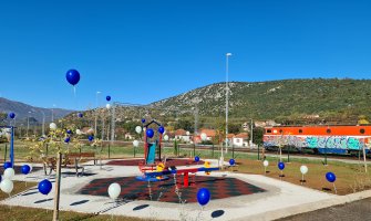 Glavni grad donirao Danilovgradu dječije igralište