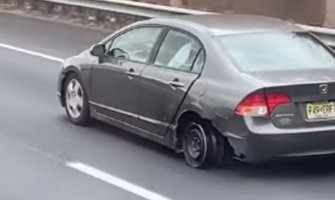 Žena vozila bez gume na auto-putu brzinom od 100 km/h (VIDEO)