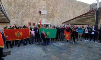 U Budvi protestovali zbog najave polaganja vijenca 