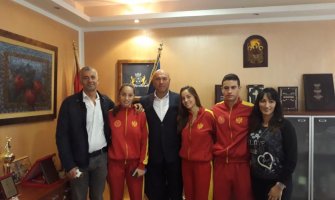 Carević donirao oktobarsku platu petočlanoj porodici Radenović  