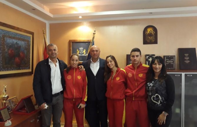 Carević donirao oktobarsku platu petočlanoj porodici Radenović  