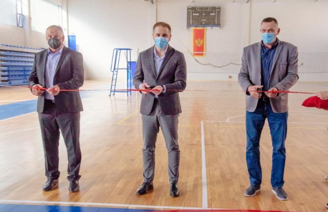 Šehović otvorio adaptiranu sportsku školsku salu u Plavu u koju je uloženo 110.000 eura