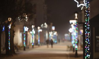 Počelo novogodišnje ukrašavanje Cetinja