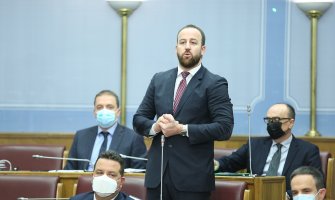 Nikolić Krivokapiću: Oni koji će izglasati Vašu vladu će biti glasovi koji će je srušiti