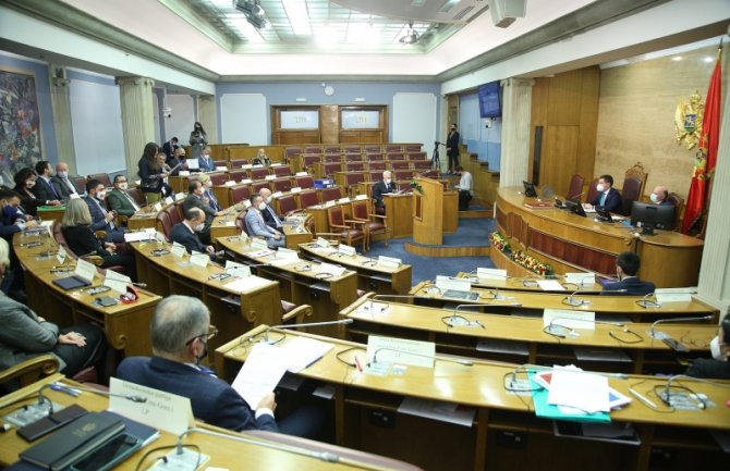 Vučurović: Nema slobodne Crne Gore dok se ne zabrani rad DPS-a; Ibrahimović: Negiranje genocida predstavlja genocid