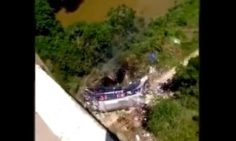 Stravična nesreća u Brazilu: Autobus sletio s nadvožnjaka, najmanje 14 mrtvih (Video)