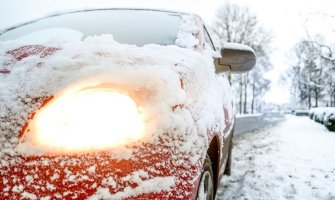 Zagrijavanje auta zimi prije vožnje je loše, evo i zašto