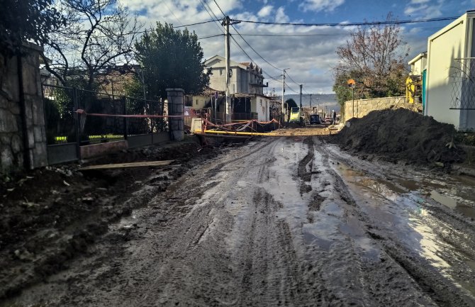 Stanovnicima Ulice 18. jula uskraćeno elementarno pravo na slobodu kretanja