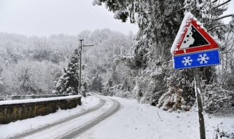 Poslije nevremena na sjeveru Italije snijeg i poplave