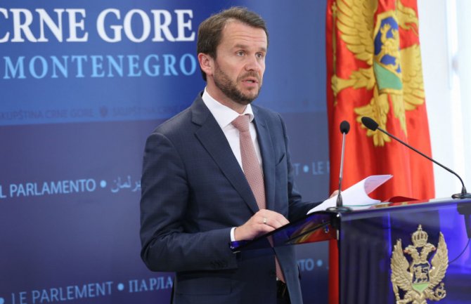 Konjević: Redovnost plata, penzija i socijalnih davanja mora biti prioritet Vlade