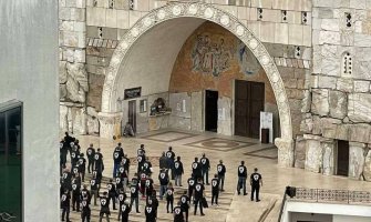 Policija kontrolisala 31 osobu koje su se danas okupile ispred Hrama