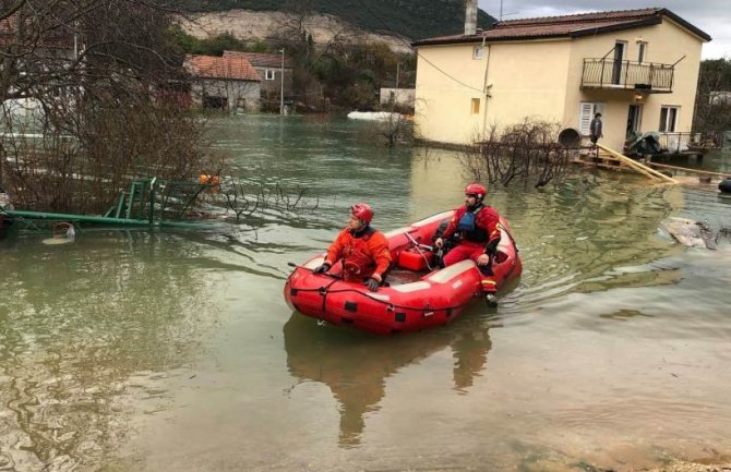 Ogromni talasi potopili Rabac i Rovinj(VIDEO)