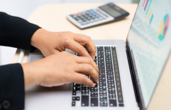 Sam napravio uvjerenje o izmirenim porezima i doprinosima pa se prijavio na javne nabavke