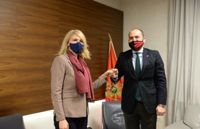 Unaprijediti saradnju sa Albanijom u oblasti odbrane